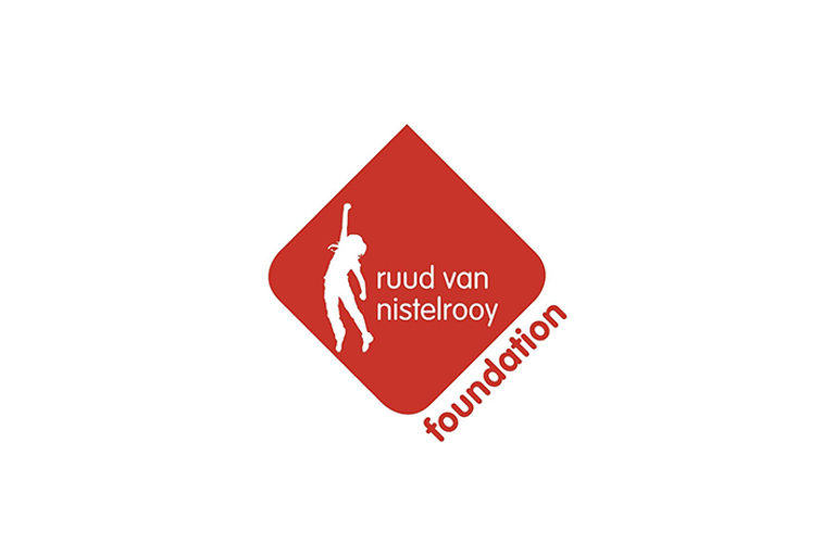LXA DRAAGT STEENTJE BIJ AAN SAMENWERKING RUUD VAN NISTELROOY FOUNDATION EN KNVB