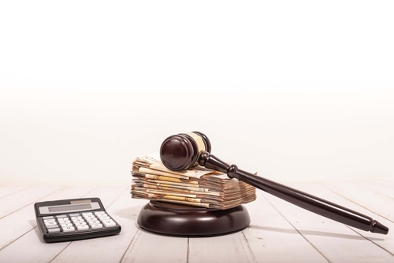 Shutterstock Geld En Hamer